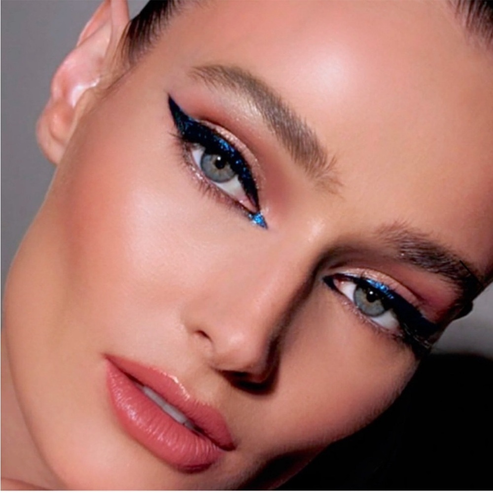 The Pat McGrath Labs Luminous Legends: Mega Eye Shadow Palette - Picture 6 of 6